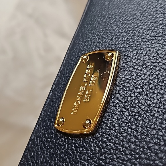 Michael Kors Zip Around Wallet clutch NAVY BLUE Gold Hardware - Picture 6 of 12